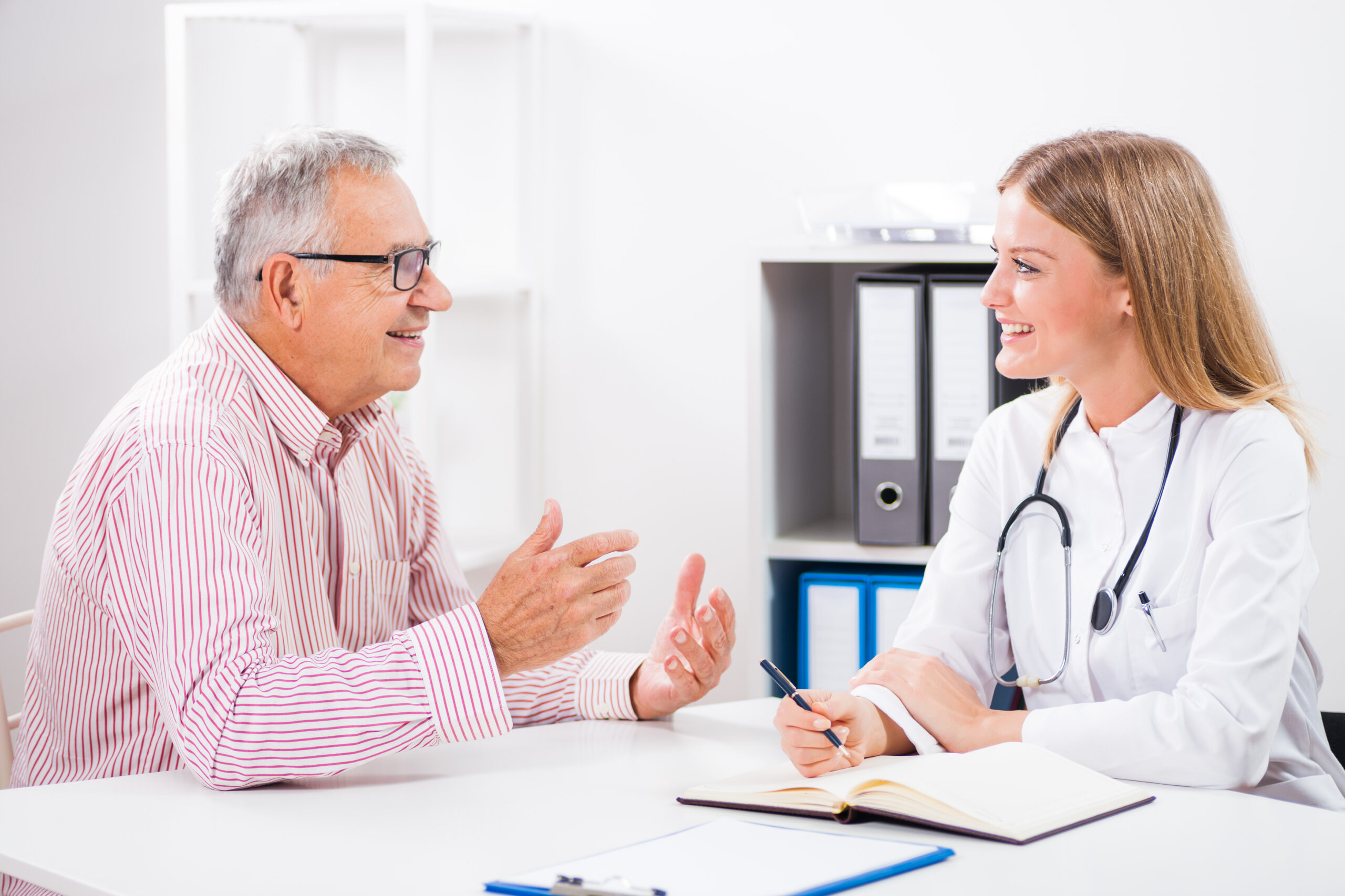 Doctor give advice to patient