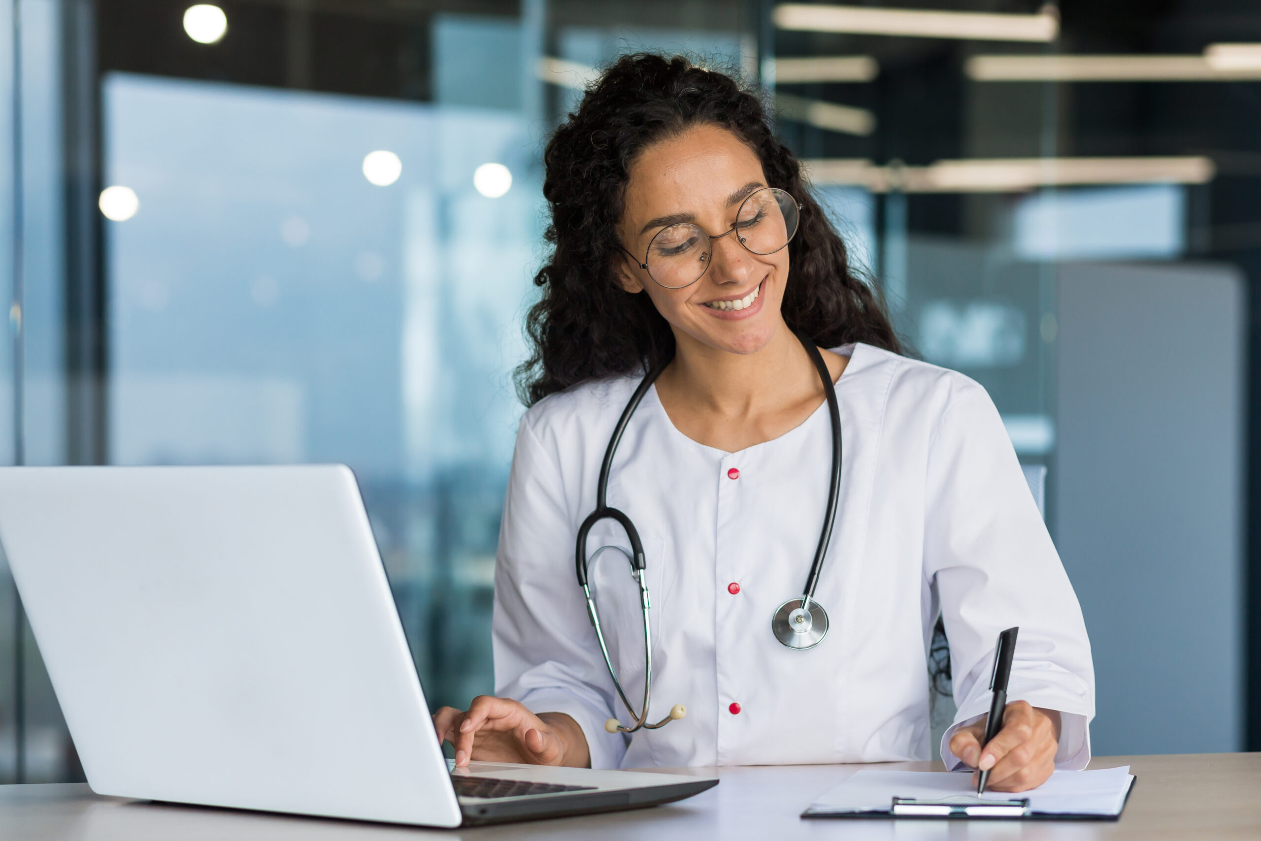 Physician using EHR software for Direct Primary Care